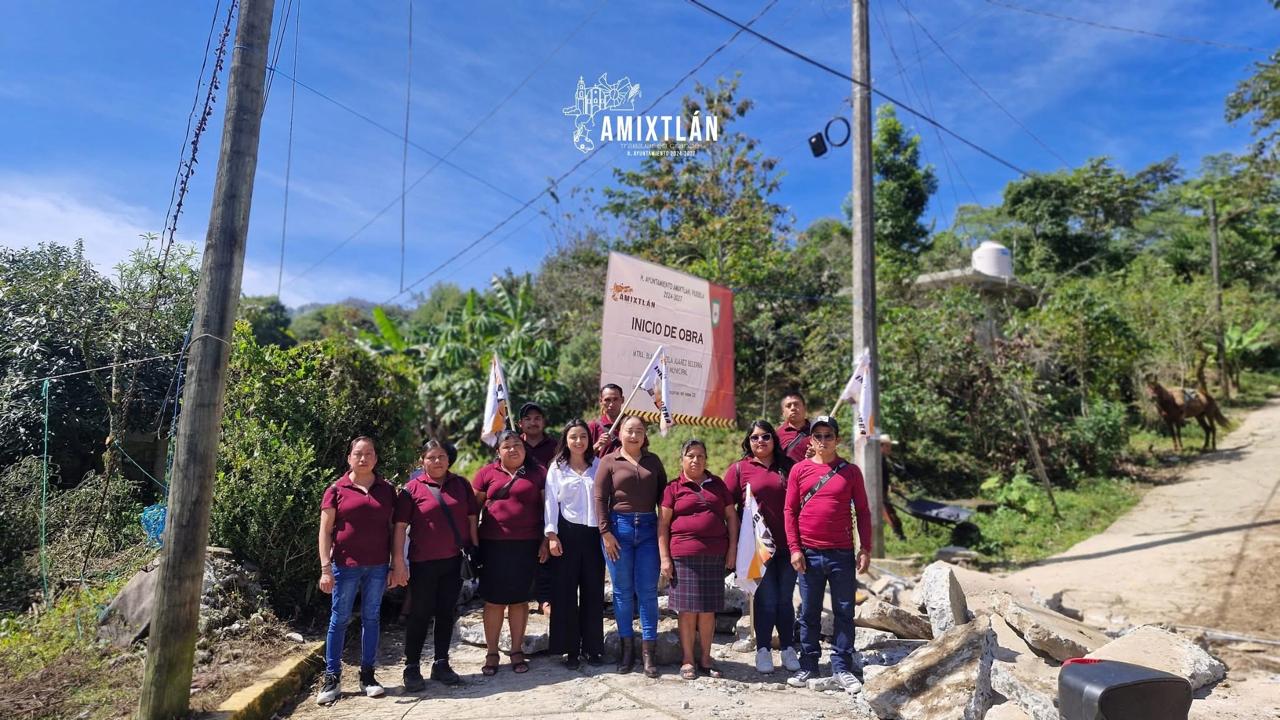 Inicio de la construccion de pavimento hidraulico y muro de contencion